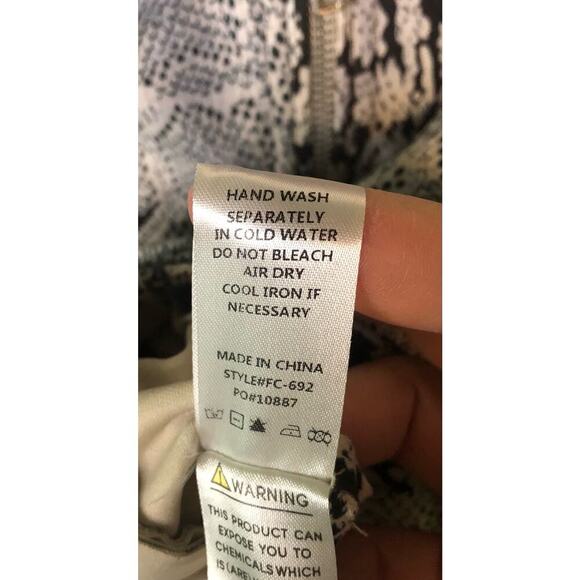 Fate Faux Snakeskin Moto Jacket Gray Ivory Black Very Soft Full Zip Size Small - Picture 5 of 9